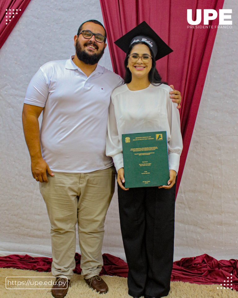 Estudiantes de Arquitectura UPE se reciben tras la Presentación del Trabajo Final de Grado